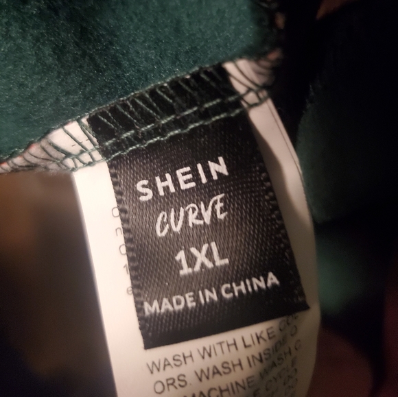 ❄️ Red and green Shein over-sized Christmas snowflake zippered hoodie size 1X ❄️ - Picture 4 of 4